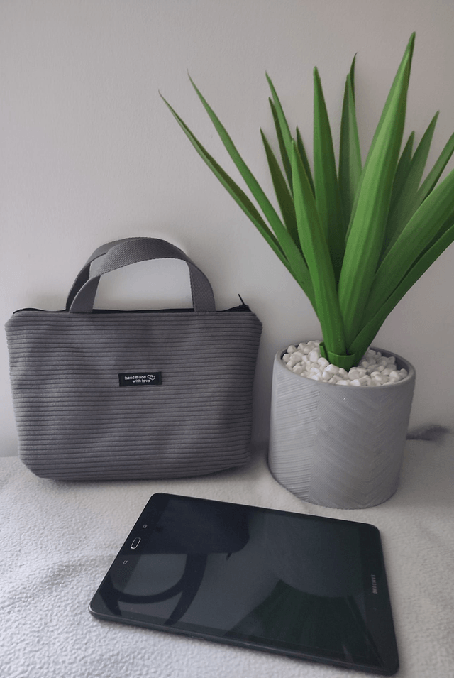 Pochette de rangement et de transport pour tablette couleur gris