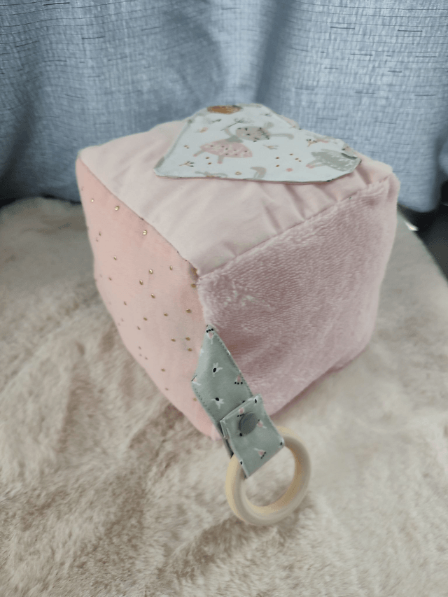 Cube d'éveil 