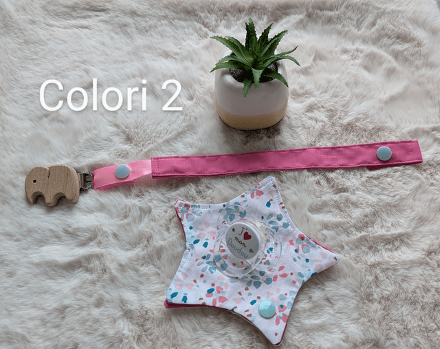 Attache tétine avec pochette de rangement 