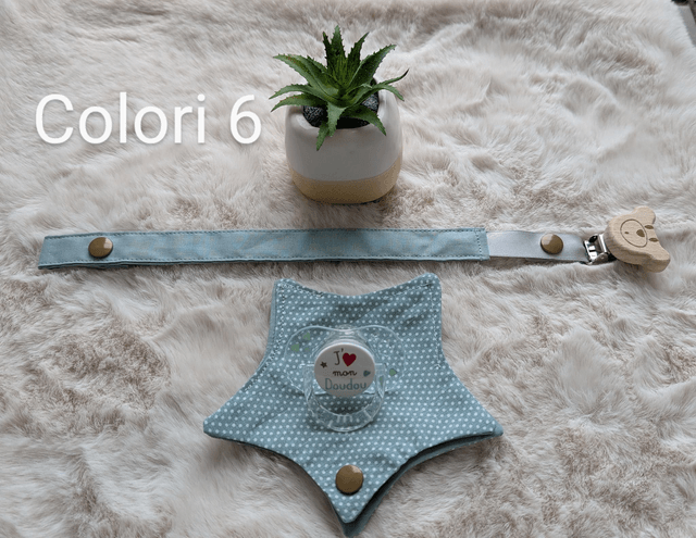 Attache tétine avec pochette de rangement 