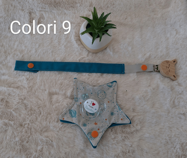 Attache tétine avec pochette de rangement 