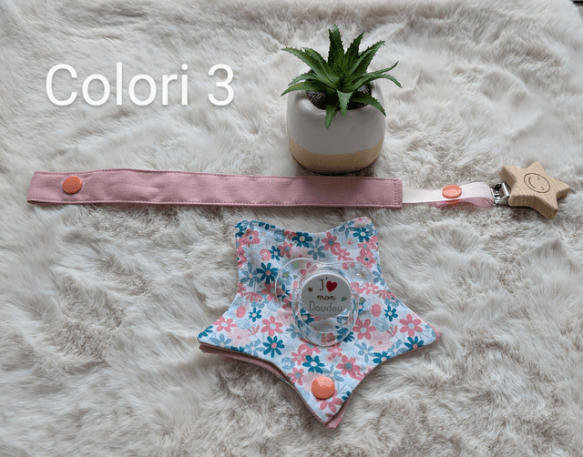 Attache tétine avec pochette de rangement 