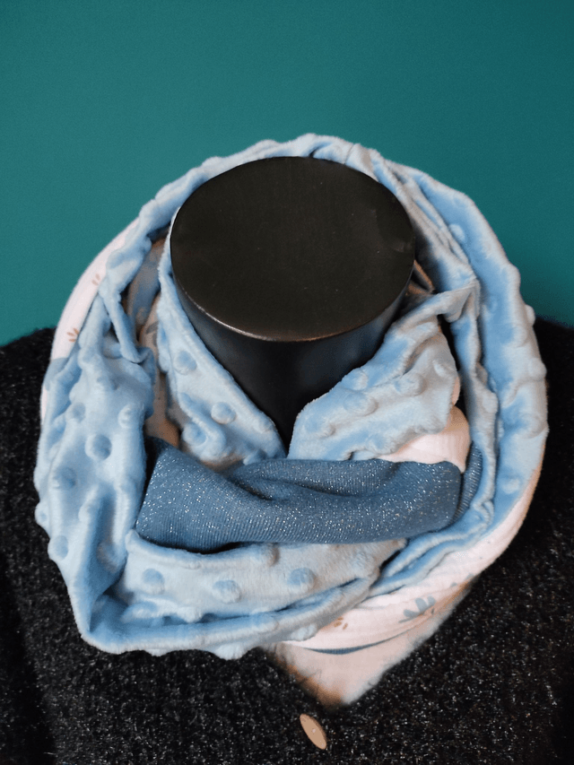 Tour de Cou bleu et or - Élégance et Douceur pour l'Hiver
