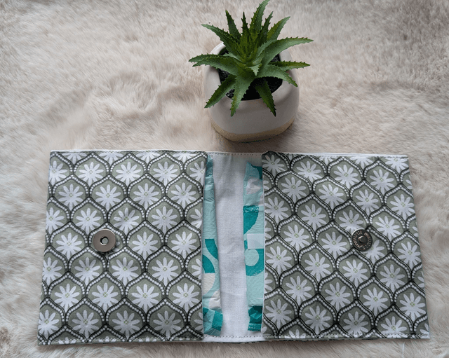Pochette serviettes hygiéniques/ médicaments 
