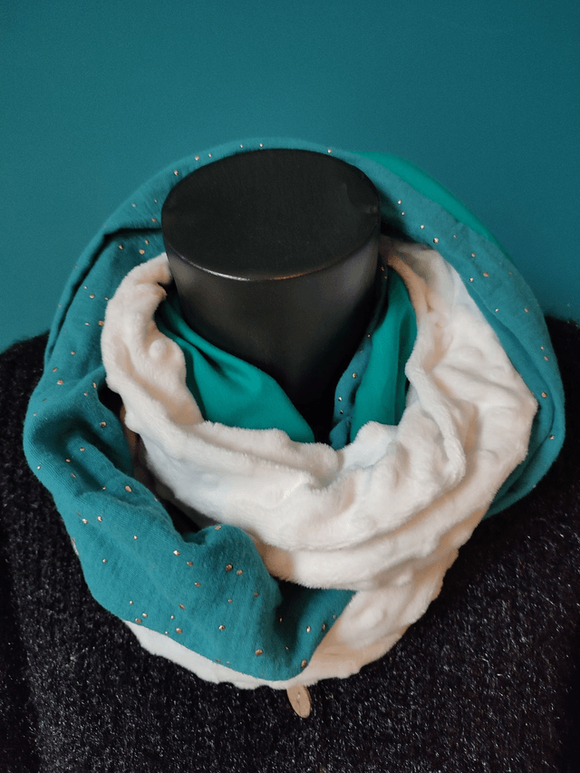 Tour de Cou bleu et or - Élégance et Douceur pour l'Hiver  (1)